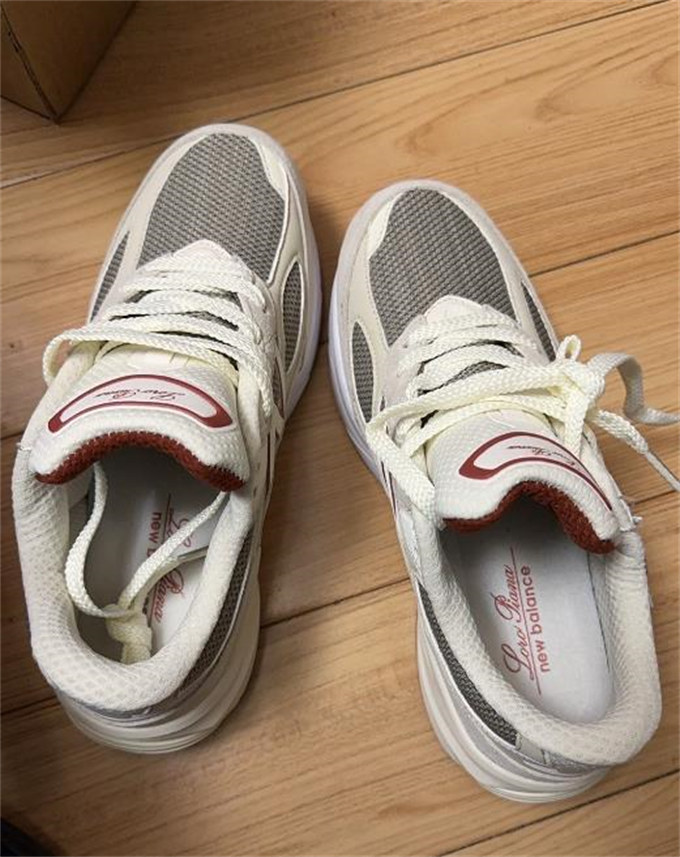 【🔥배주현 동일상품】뉴발란스 x 로로 피아나 990v6 메이드 인 USA 크림 U990LO6 [250사이즈이하는 10mm 크게 나옴,250사이즈이상은 5mm 크게 나옴] photo review