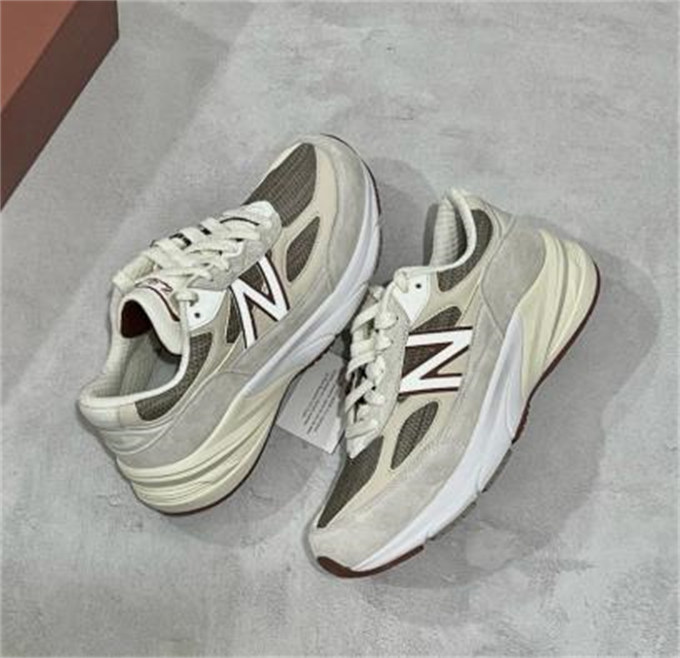 【🔥배주현 동일상품】뉴발란스 x 로로 피아나 990v6 메이드 인 USA 크림 U990LO6 [250사이즈이하는 10mm 크게 나옴,250사이즈이상은 5mm 크게 나옴] photo review