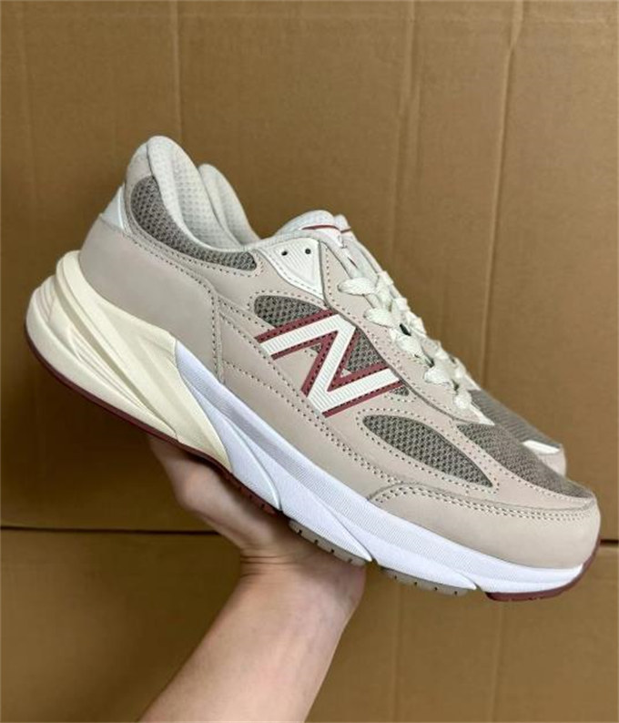 【🔥배주현 동일상품】뉴발란스 x 로로 피아나 990v6 메이드 인 USA 크림 U990LO6 [250사이즈이하는 10mm 크게 나옴,250사이즈이상은 5mm 크게 나옴] photo review