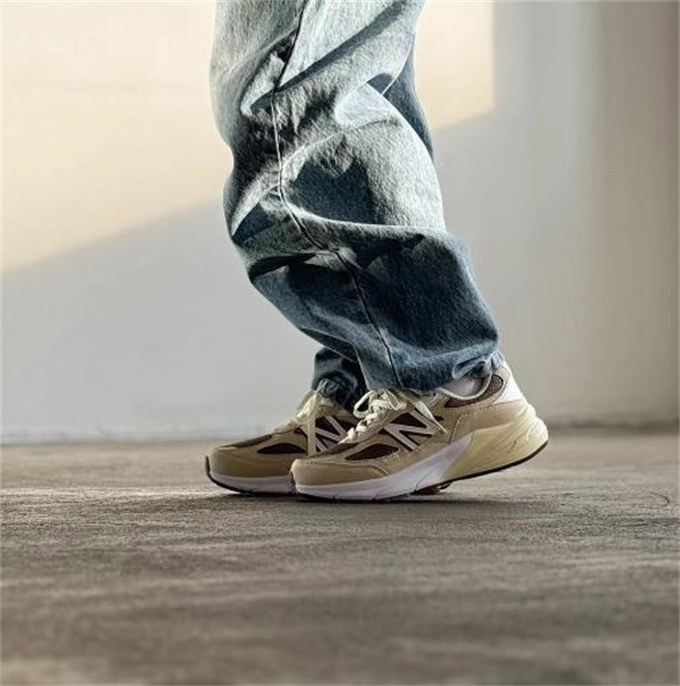 【🔥배주현 동일상품】뉴발란스 x 로로 피아나 990v6 메이드 인 USA 크림 U990LO6 [250사이즈이하는 10mm 크게 나옴,250사이즈이상은 5mm 크게 나옴] photo review