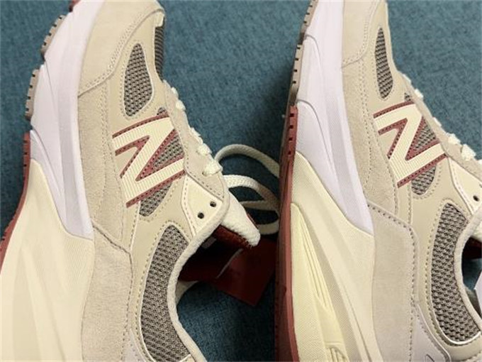 【🔥배주현 동일상품】뉴발란스 x 로로 피아나 990v6 메이드 인 USA 크림 U990LO6 [250사이즈이하는 10mm 크게 나옴,250사이즈이상은 5mm 크게 나옴] photo review