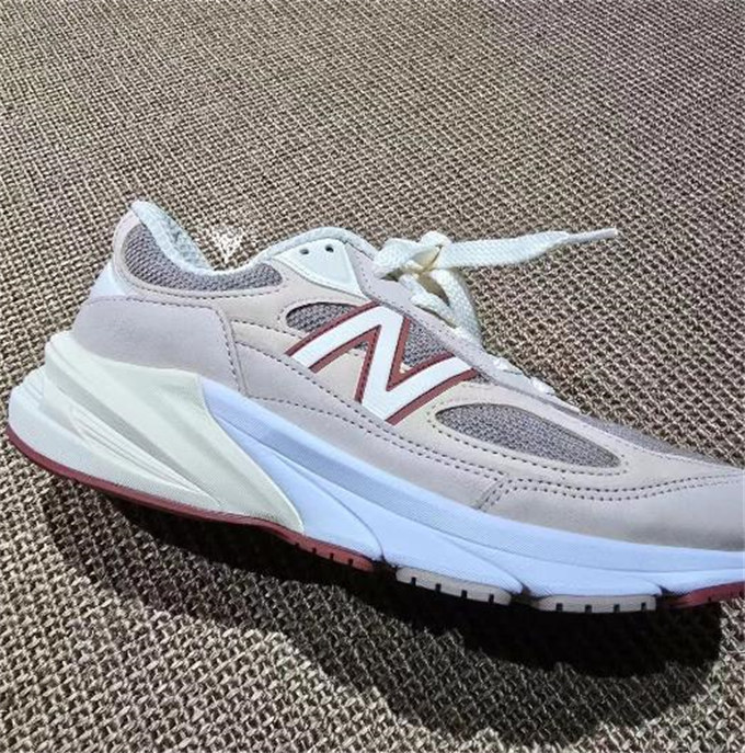 【🔥배주현 동일상품】뉴발란스 x 로로 피아나 990v6 메이드 인 USA 크림 U990LO6 [250사이즈이하는 10mm 크게 나옴,250사이즈이상은 5mm 크게 나옴] photo review