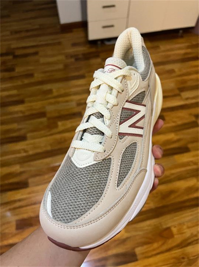 【🔥배주현 동일상품】뉴발란스 x 로로 피아나 990v6 메이드 인 USA 크림 U990LO6 [250사이즈이하는 10mm 크게 나옴,250사이즈이상은 5mm 크게 나옴] photo review