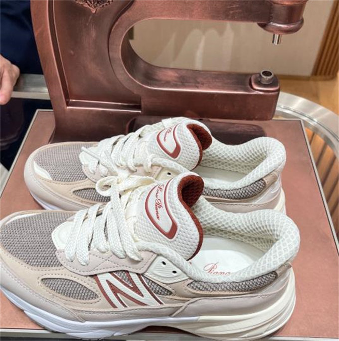 【🔥배주현 동일상품】뉴발란스 x 로로 피아나 990v6 메이드 인 USA 크림 U990LO6 [250사이즈이하는 10mm 크게 나옴,250사이즈이상은 5mm 크게 나옴] photo review