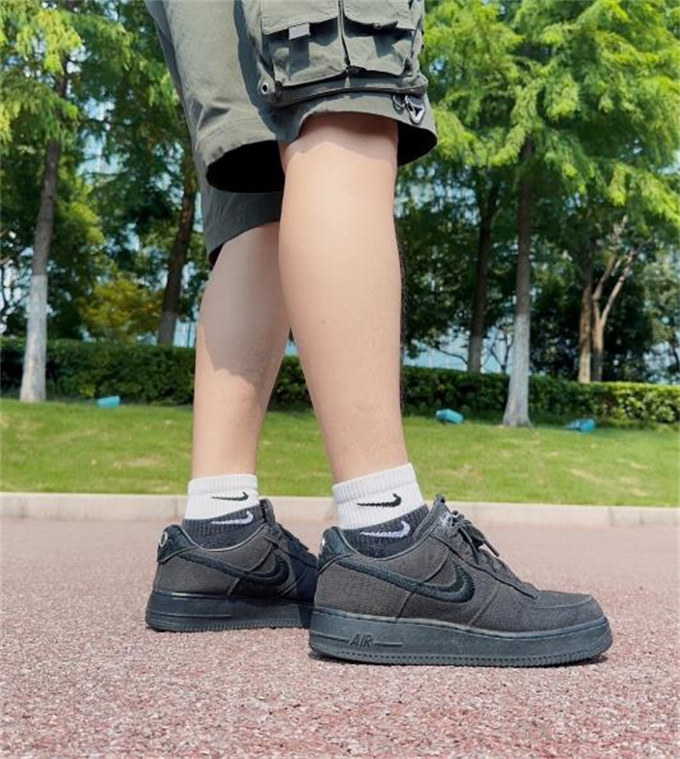 나이키 x 스투시 에어포스 1 로우 트리플 블랙 CZ9084-001 photo review