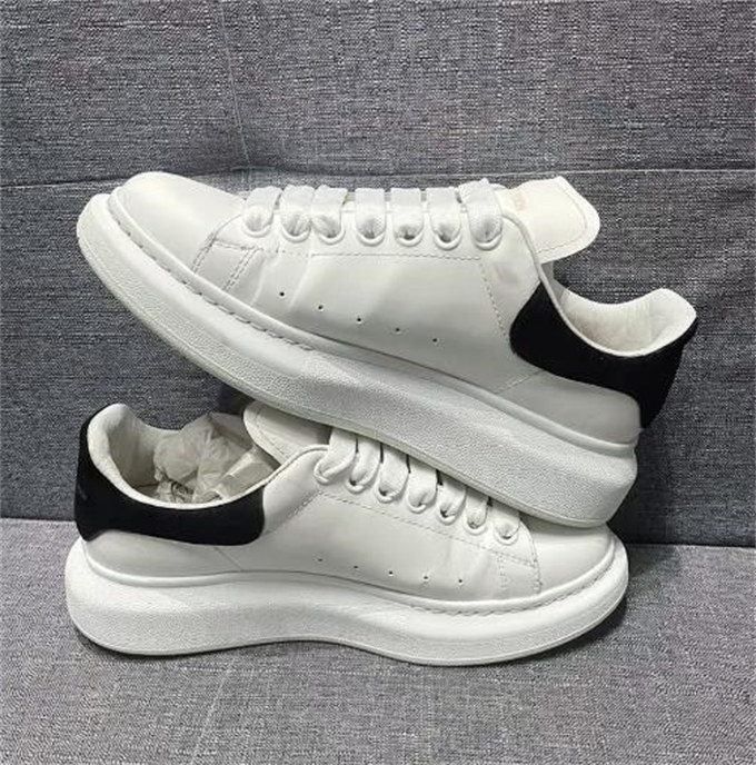 알렉산더 맥퀸 오버사이즈드 스니커즈 화이트 블랙 553770WHGP79061 photo review