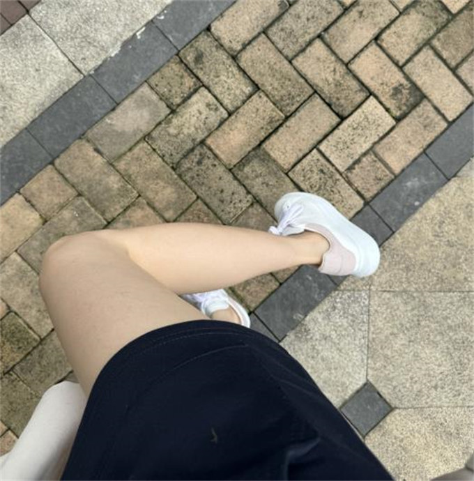 알렉산더 맥퀸 오버사이즈드 스니커즈 파촐리 553770WHGP79182 photo review