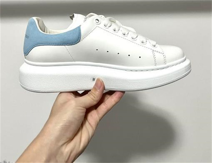 알렉산더 맥퀸 오버사이즈드 스니커즈 화이트 파우더 블루 553770WHGP79412 photo review